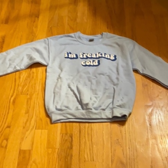 Gildan Tops - NEW I’m Freaking Cold Sweatshirt